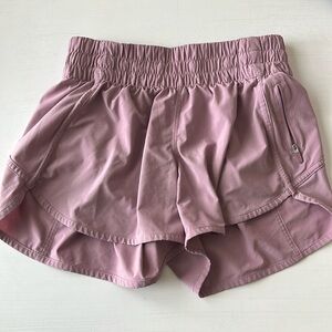 Lululemon Tracker Shorts (pink, 6)